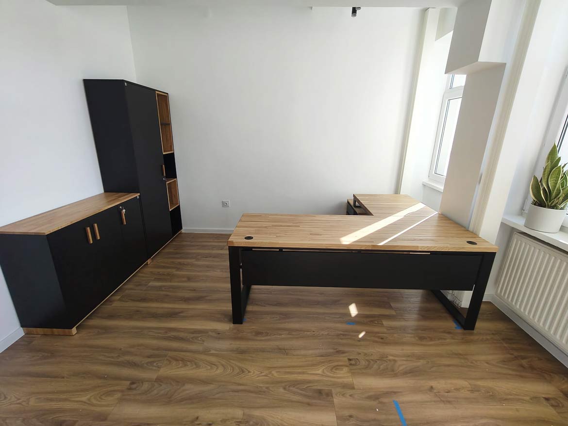 Biurko narożne dla firmy BS Kawęczyn Sp. z o.o. w Warszawie