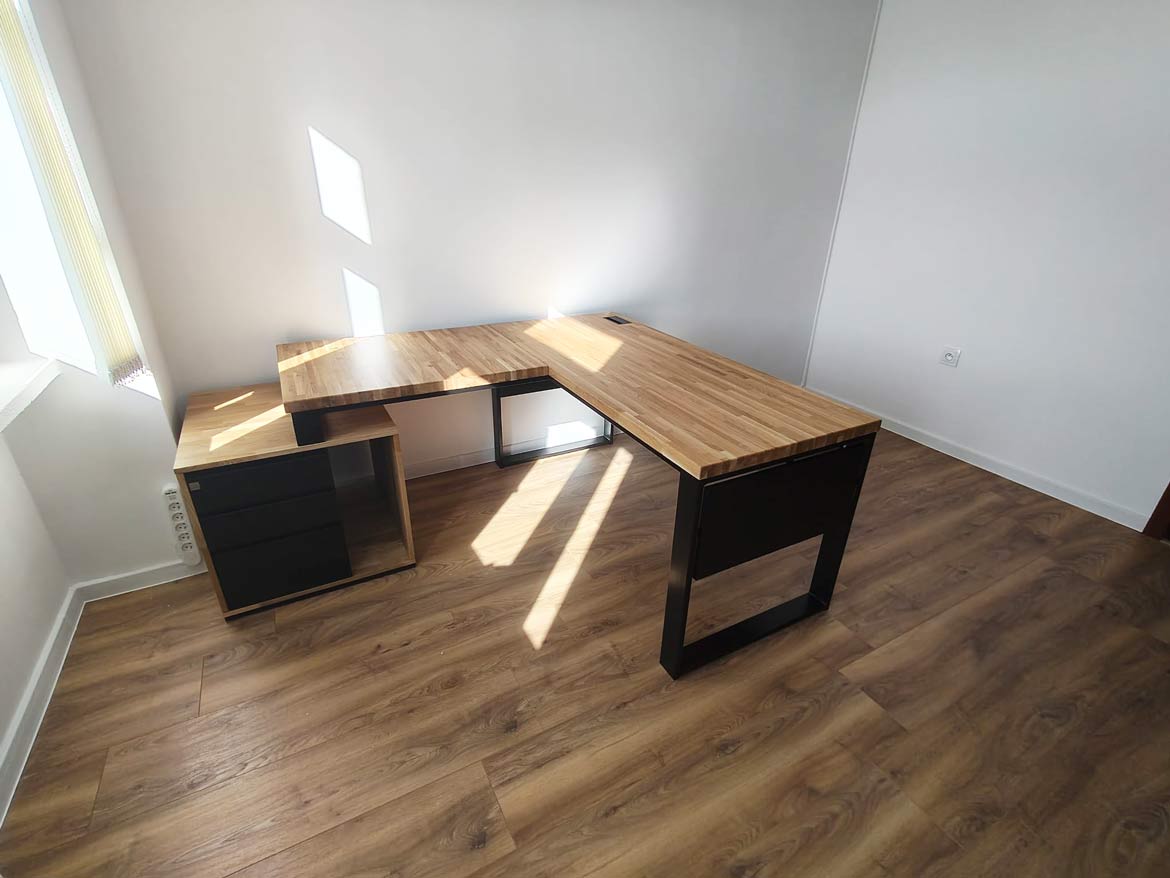 Biurko narożne dla firmy BS Kawęczyn Sp. z o.o. w Warszawie