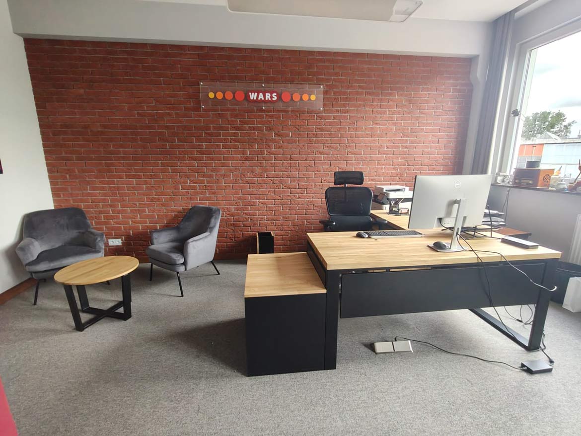 Biurko narożne z kontenerkiem dla firmy WARS S.A. w Warszawie – część 2