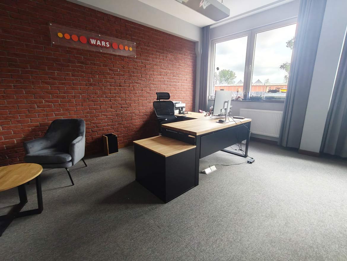 Biurko narożne z kontenerkiem dla firmy WARS S.A. w Warszawie – część 2