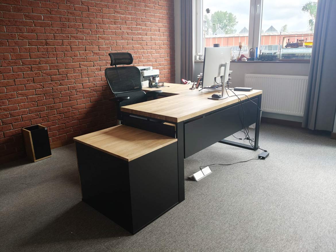 Biurko narożne z kontenerkiem dla firmy WARS S.A. w Warszawie – część 2