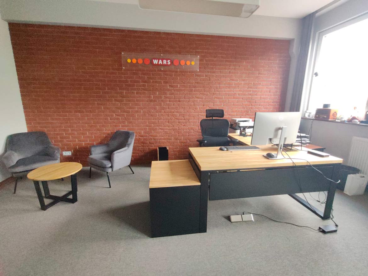 Biurko narożne z kontenerkiem dla firmy WARS S.A. w Warszawie – część 2