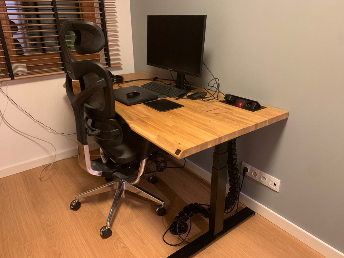 Biurko regulowane do biura firmy IT w Tychach