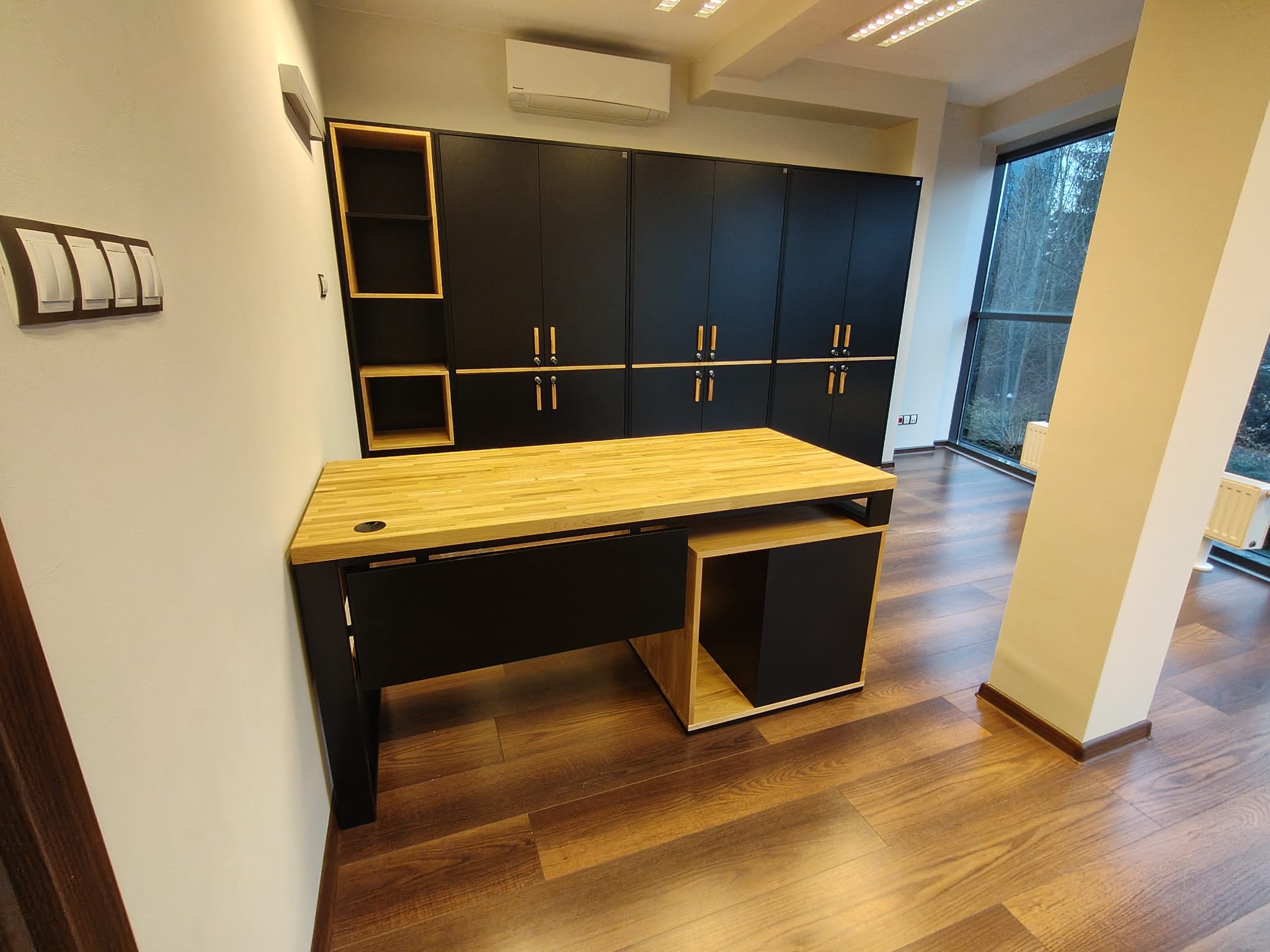 Desk with built-in cabinets for Ms. Anna from the financial industry in Krakow