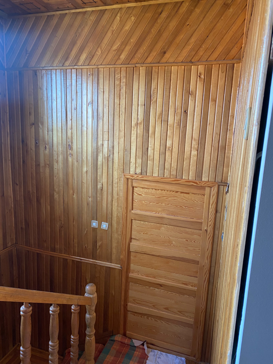 staircase before renovation