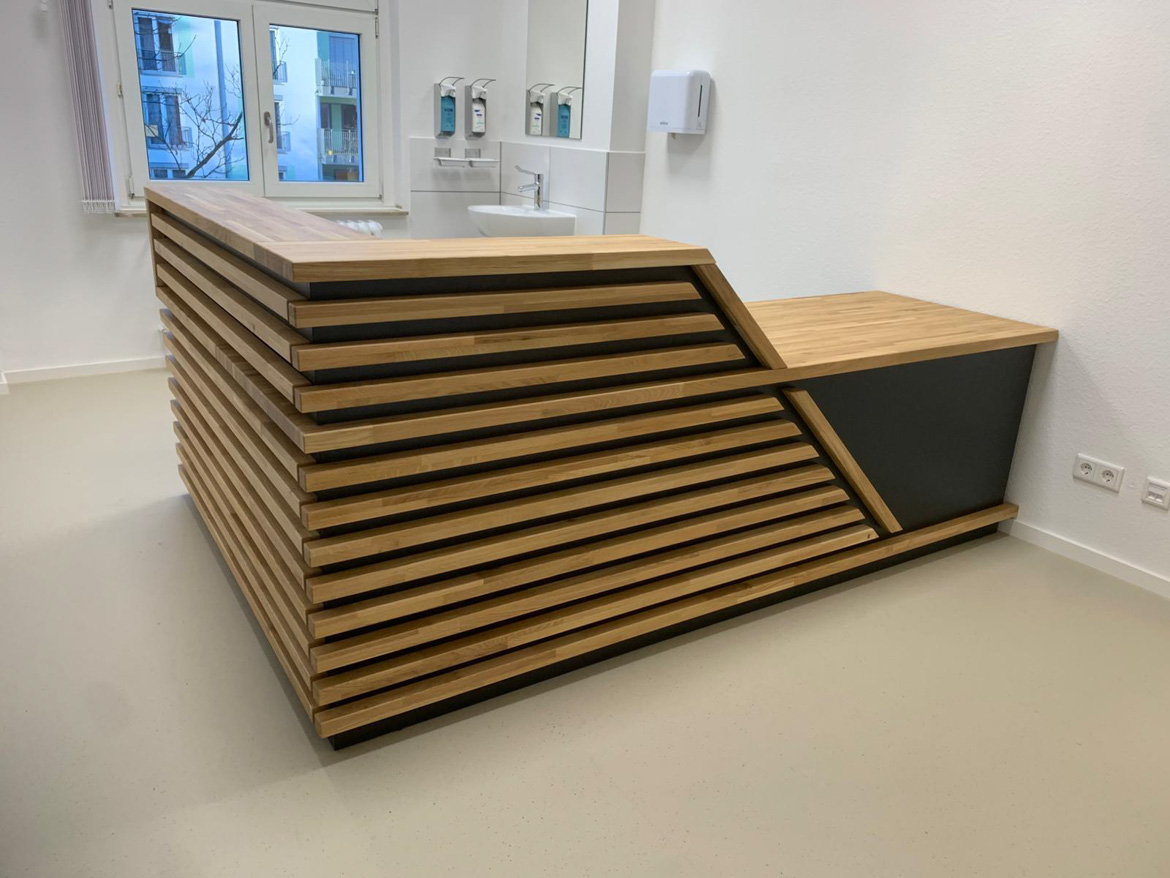 Lada recepcyjna do gabinetu medycznego Praxis Schirmer w Kolonii