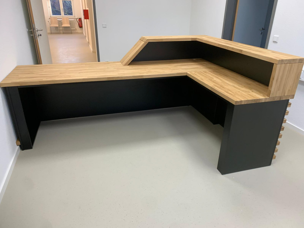 Lada recepcyjna do gabinetu medycznego Praxis Schirmer w Kolonii