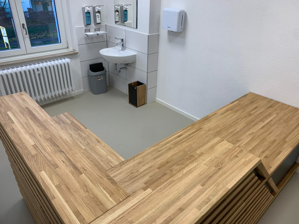 Lada recepcyjna do gabinetu medycznego Praxis Schirmer w Kolonii