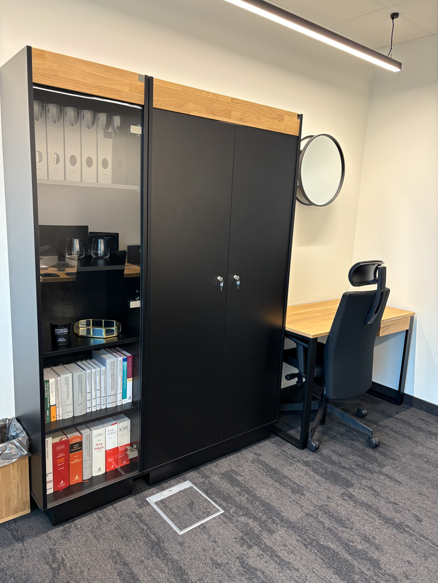 Umeblowanie małego biura dla Kancelarii KKF w Warszawie