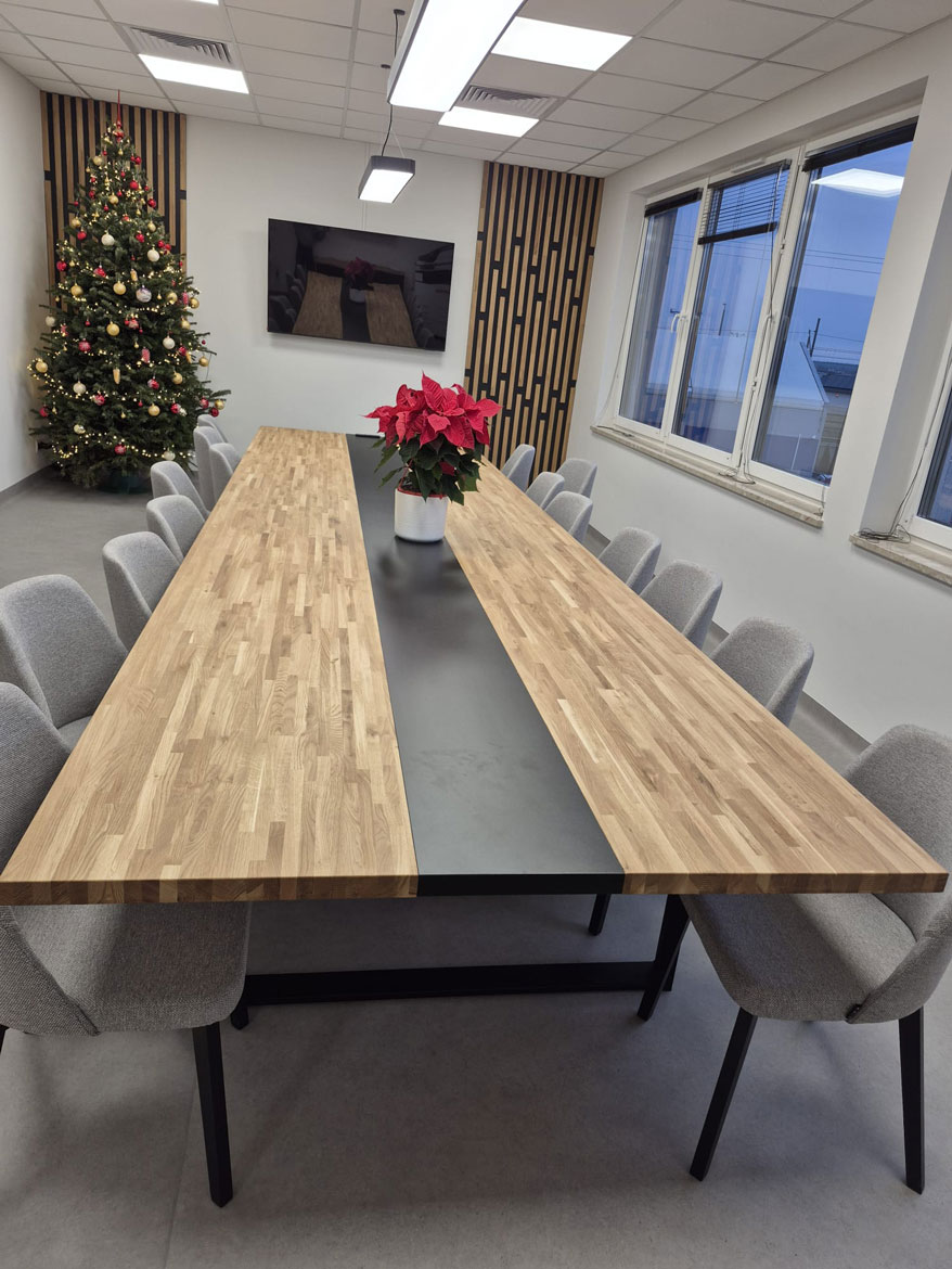 duży stół konferencyjny do biura