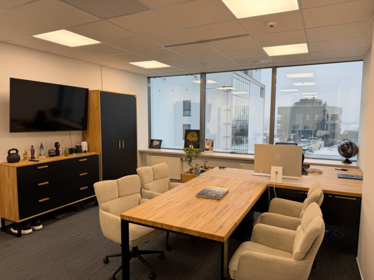 Furnishing the management office and meeting area for Smart InTech sp. z o.o. in Warsaw. 
