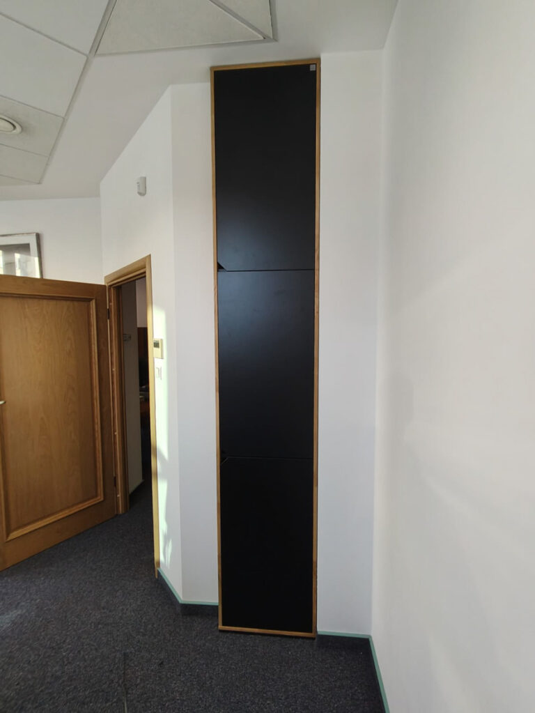 Zabudowa sejfu na wymiar dla firmy Info Ekspert w Warszawie