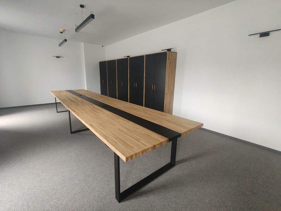 5-meter conference table and cabinet development for Defero Sp. z o.o. in Sieradz