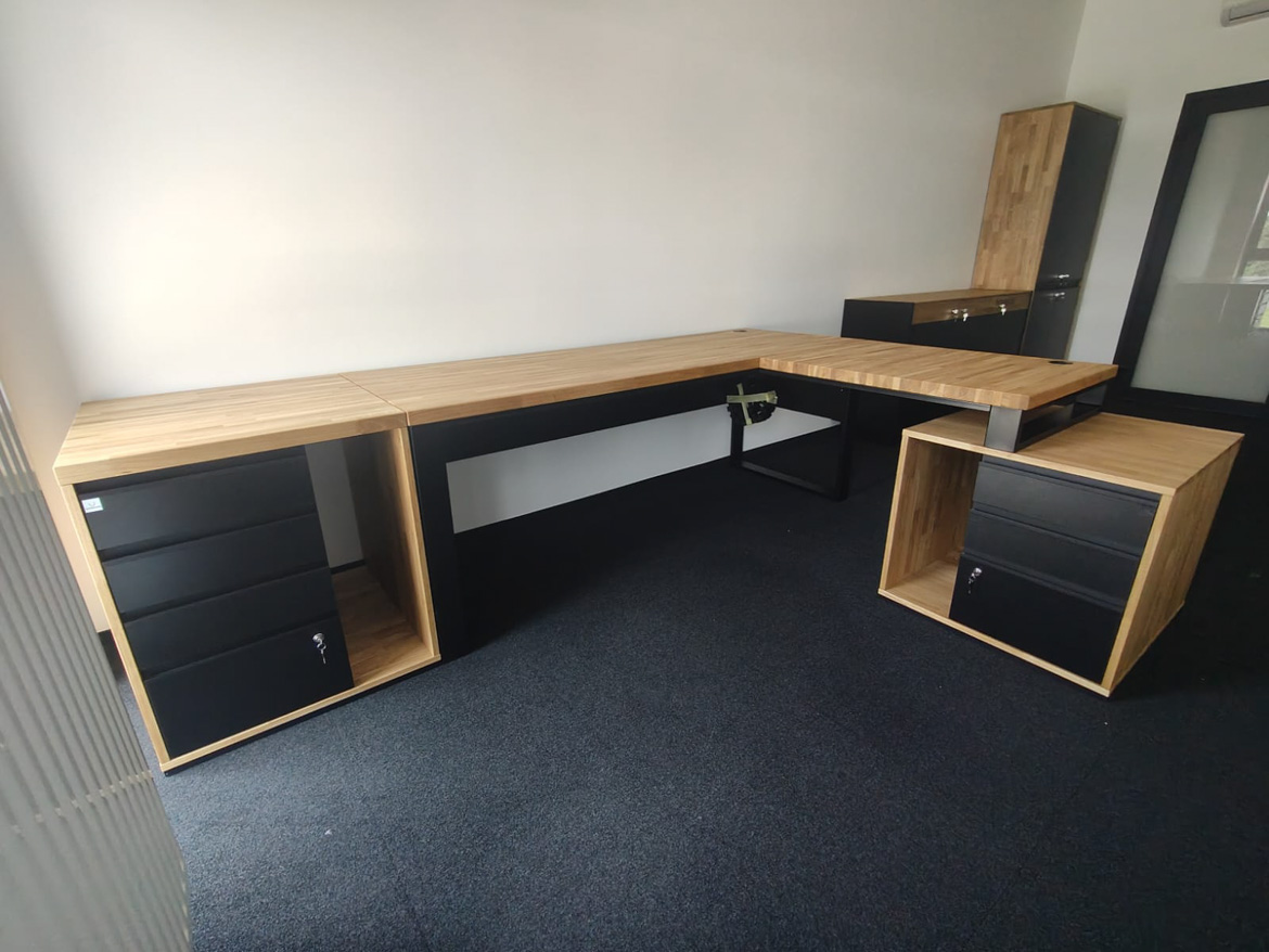 Corner desk with two pedestals for Boneselect Ltd. of Brzezinski Holendry