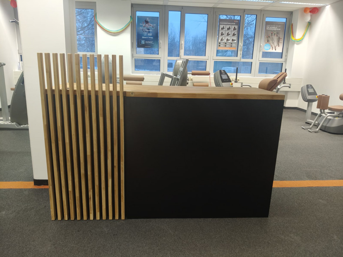 Reception counter with fins for Ainex Fit & Gesund in Berlin