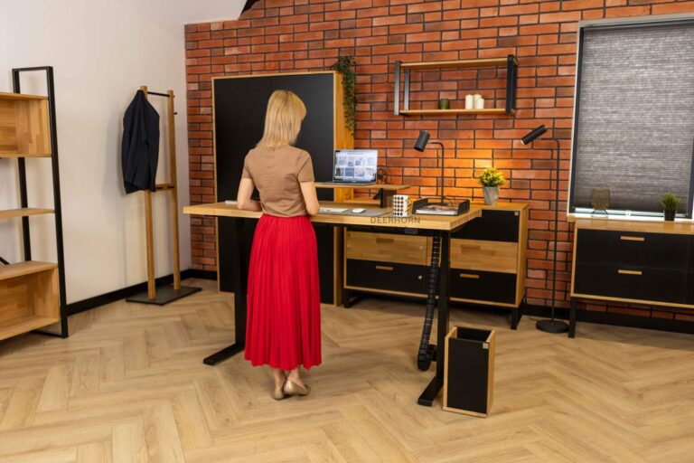 Standing desk to reduce fatigue