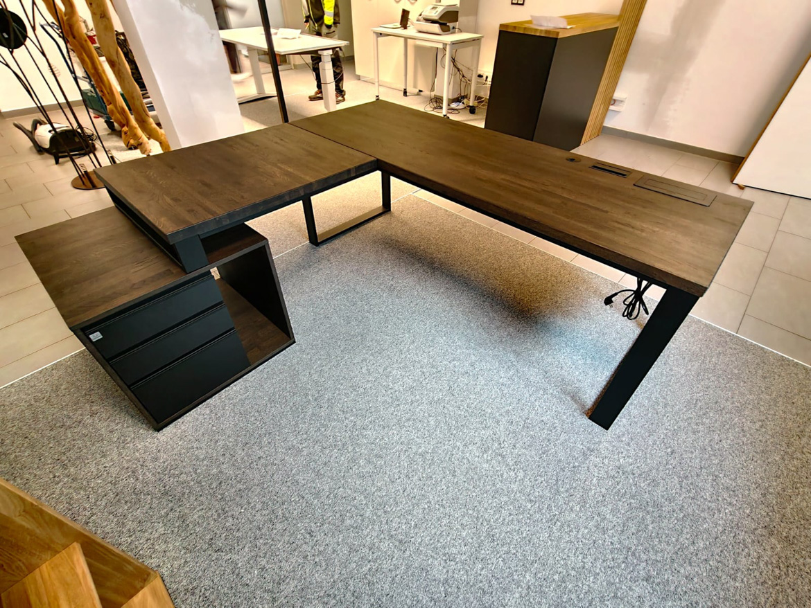 Corner desk for an accounting office in Aldorf (Germany)