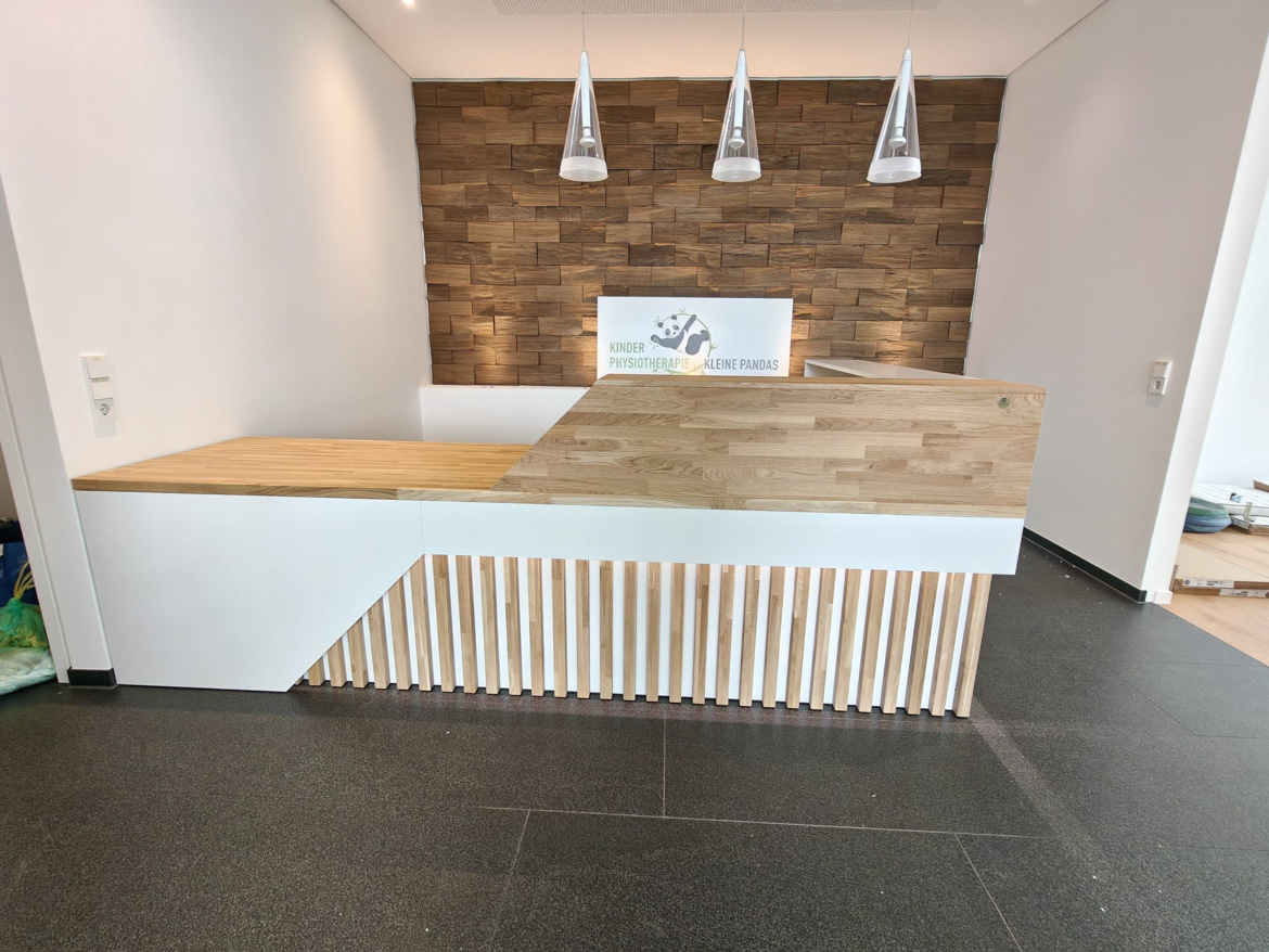 Lada recepcyjna dla Kinderphysiotherapie Kleine Pandas w Ulm (Niemcy)
