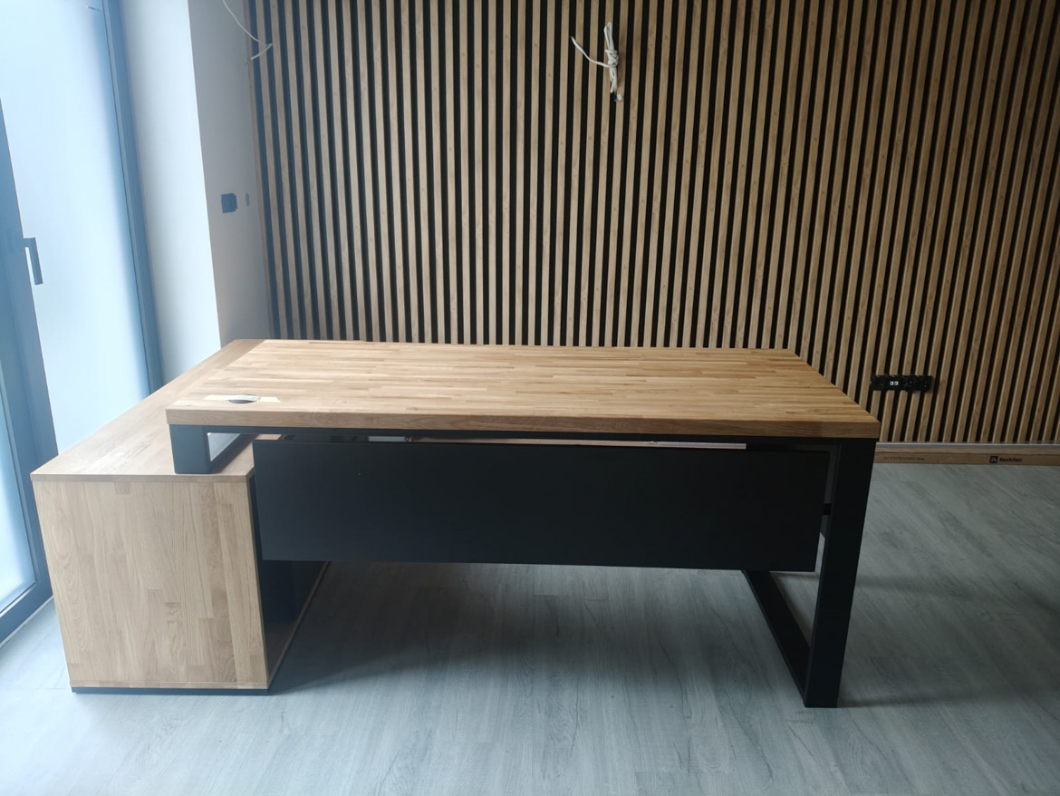 Cabinet desk with enlarged pedestal for the Medical Practice in Legnica