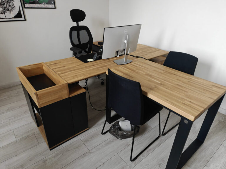 Corner desk with an extension for the SOPUR company in Bydgoszcz