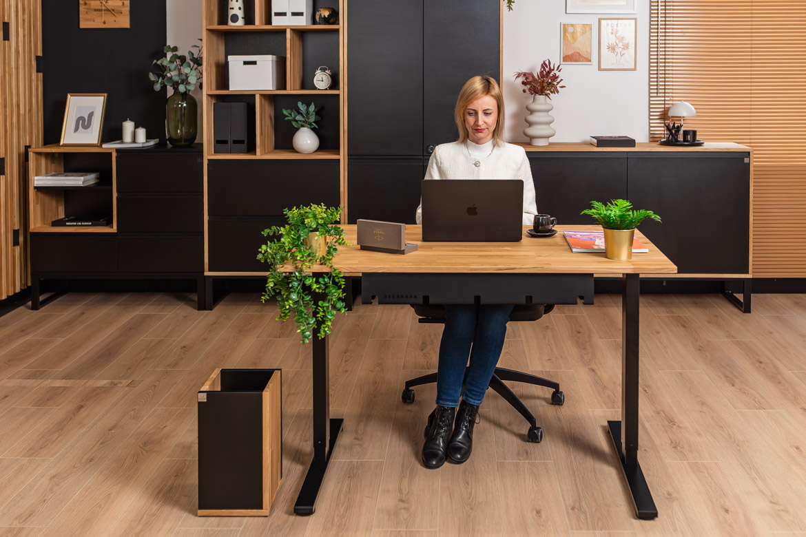 adjustable-work-desk Adjustable-position desk