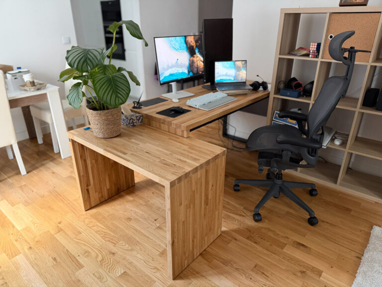 Corner desk with an individual extension for a business consultant from Warsaw