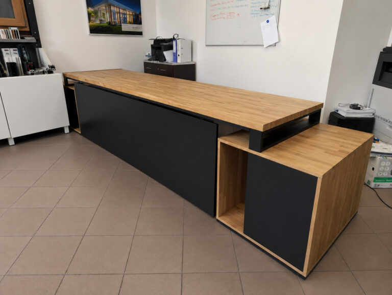 A large, 3-meter-long two-station workbench for the AR-MOT window manufacturing shop in Wołomin (near Warsaw)