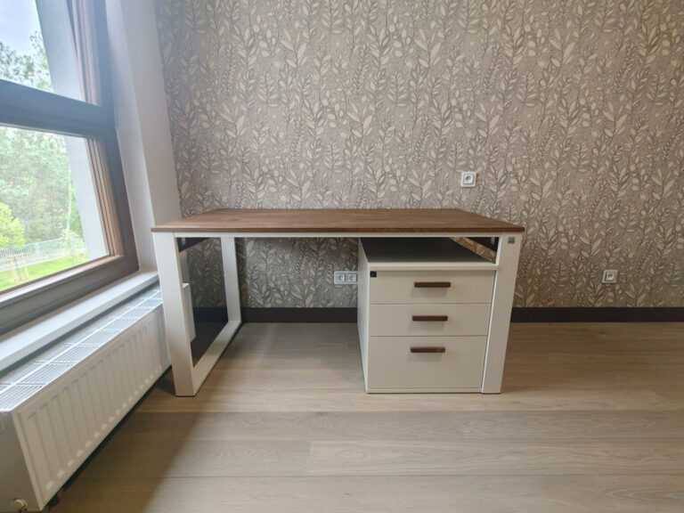 Classic desk with dark wooden top for Ms. Agata from Warsaw