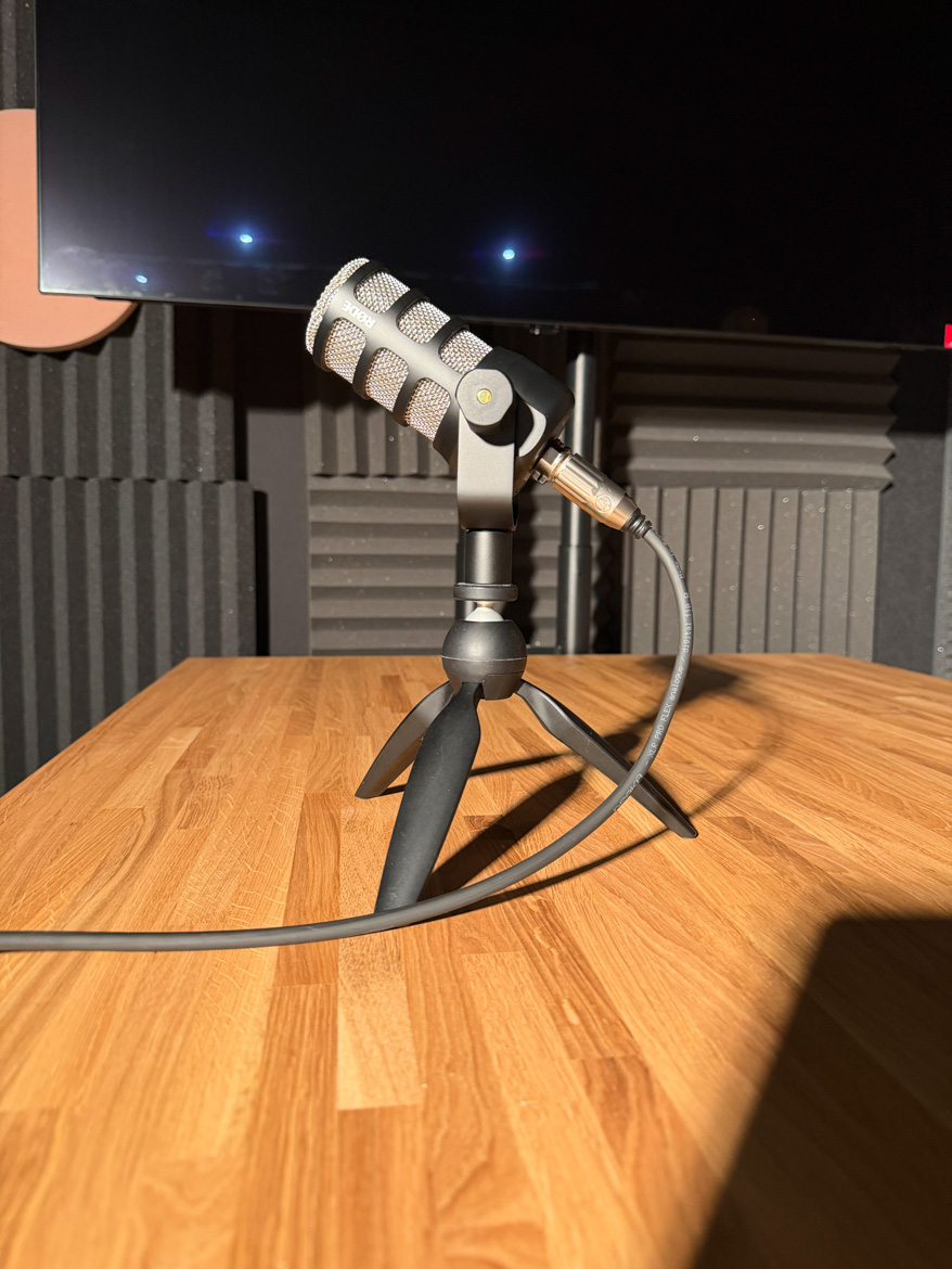 Stół do podcastów i nagrań video dla Fundacji Golf Styl z Lublina
