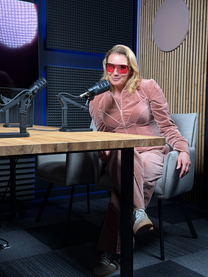 Stół do podcastów i nagrań video dla Fundacji Golf Styl z Lublina