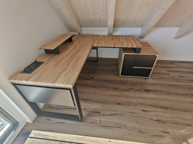 Corner desk for attic office for Mr. Alexander from Au in der Hallertau (Germany)
