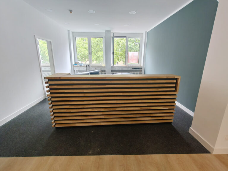 Reception desk with slats for the Physiotherapie Clouth physical therapy office in Mannheim, Germany