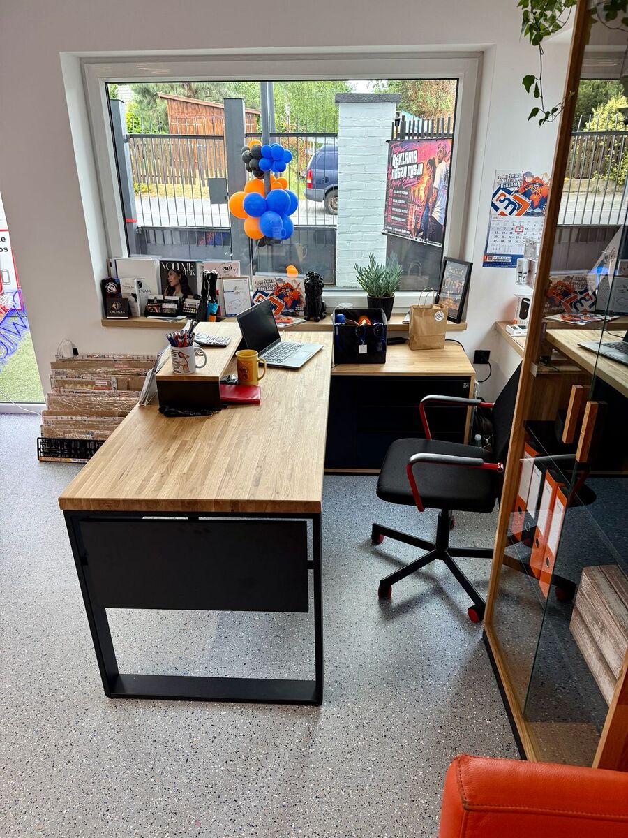 biurko do firmy reklamowej