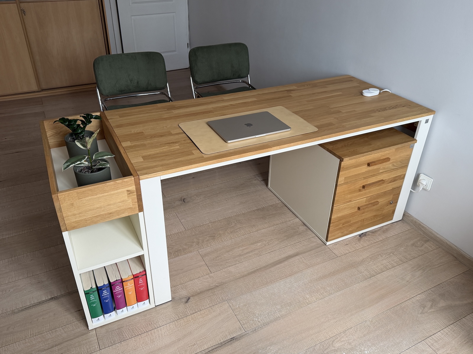 Premium Desk for a Law Firm in Zielona Góra