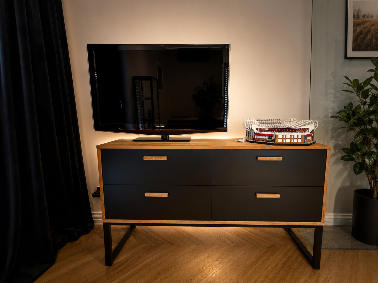 TV chest of drawers