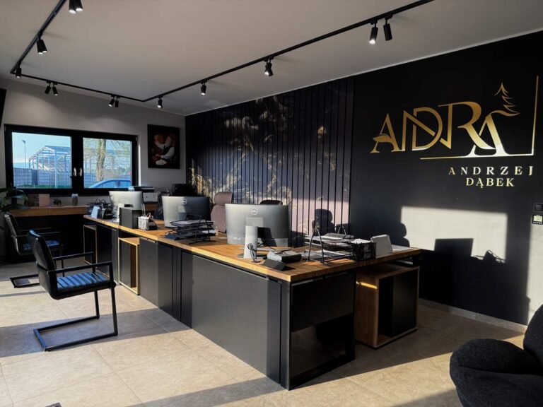 Desks with long side panels for ANDRA