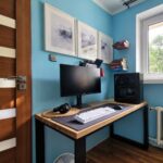 Desk with an oak top for a teenager's room