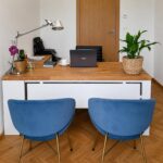Corner desk with a panel and an extension unit with shelves for an office