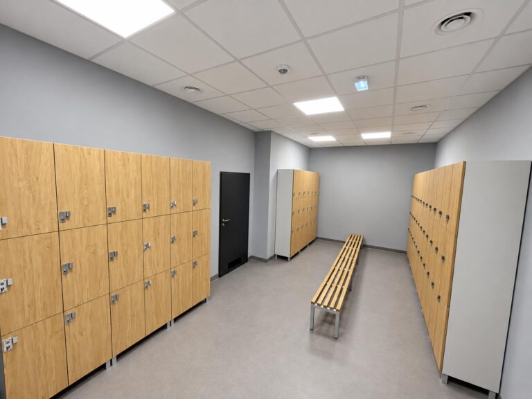 Lockers with locks for the fitness club's changing room